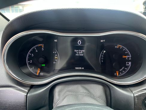 Used 2014 Jeep Grand Cherokee Limited w/ Luxury Group II image 17