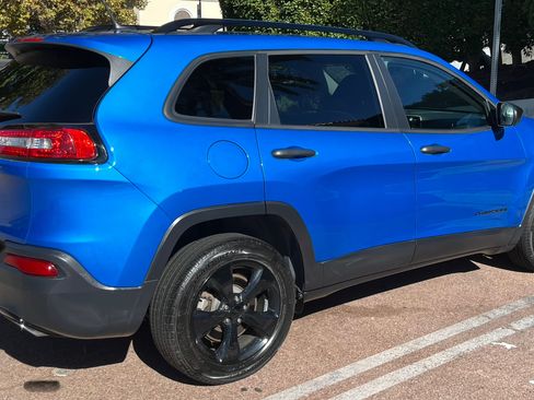 Used 2017 Jeep Cherokee Sport image 2
