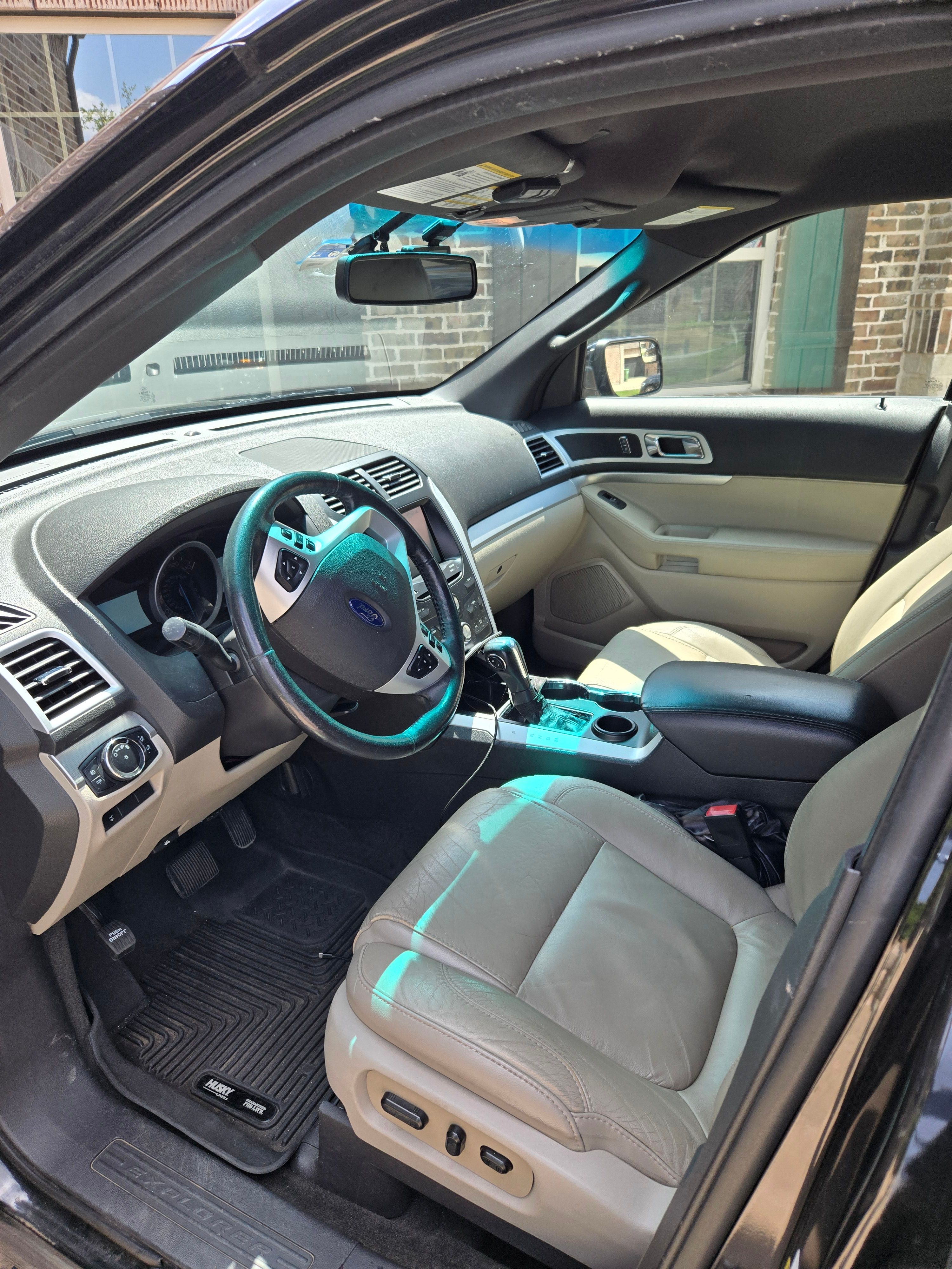 Used 2015 Ford Explorer XLT w/ Equipment Group 202A FWD image 11