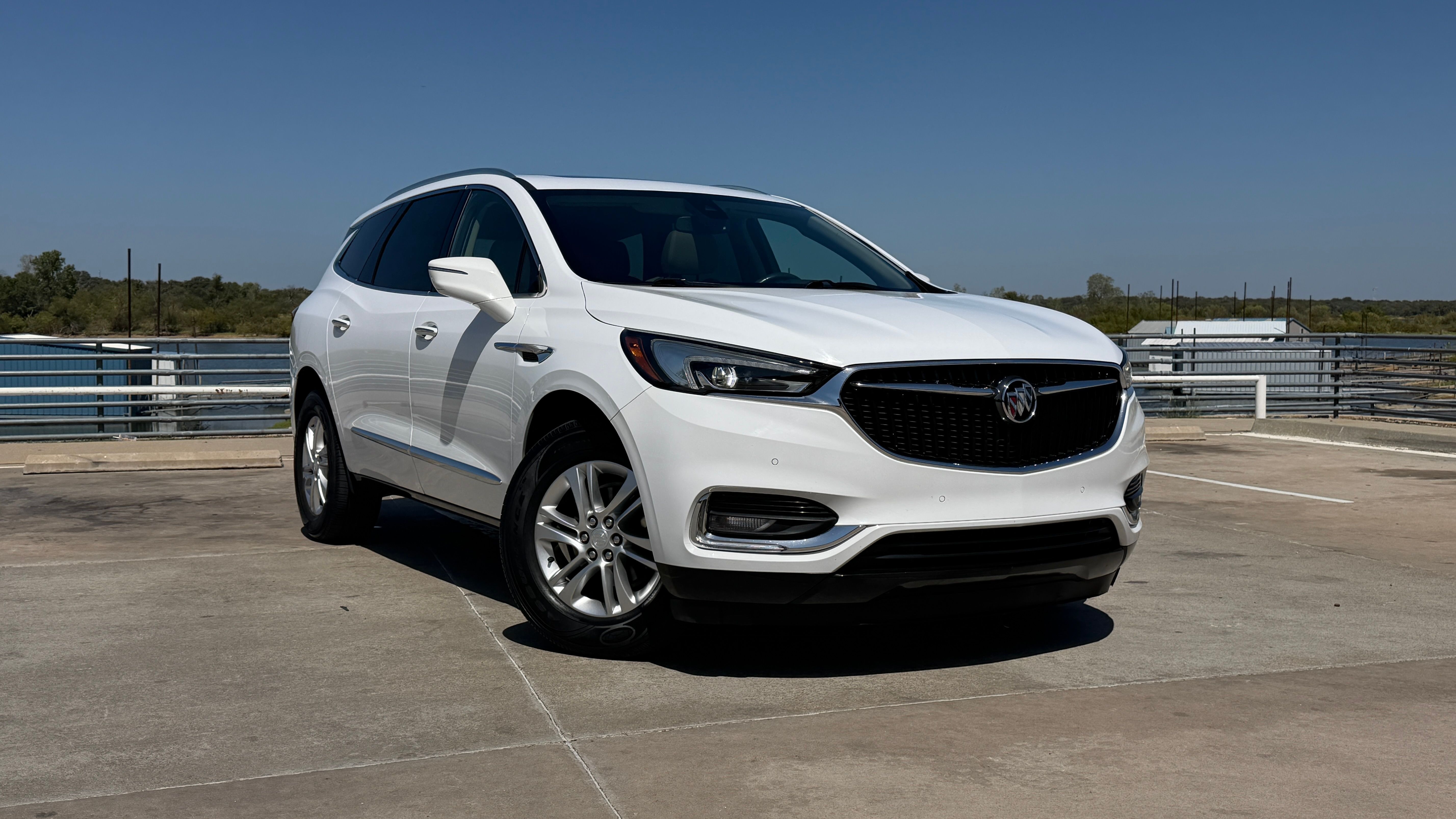 Used 2018 Buick Enclave Premium FWD image 1