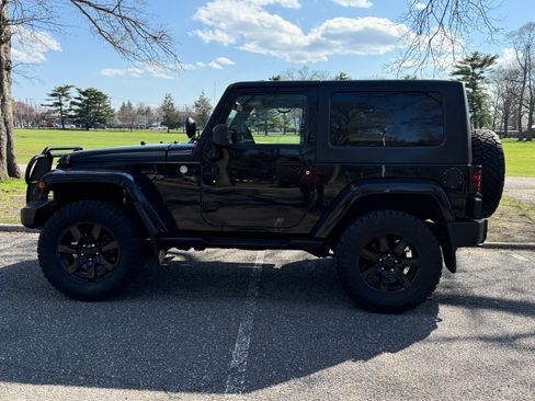 Used 2010 Jeep Wrangler Sahara AWD/4WD image 10