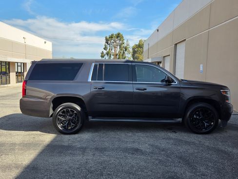 Used 2017 Chevrolet Suburban LT image 5