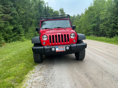 Used 2015 Jeep Wrangler Unlimited Rubicon AWD/4WD image 4