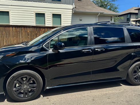 Used 2024 Toyota Sienna XLE Woodland Edition AWD/4WD image 8