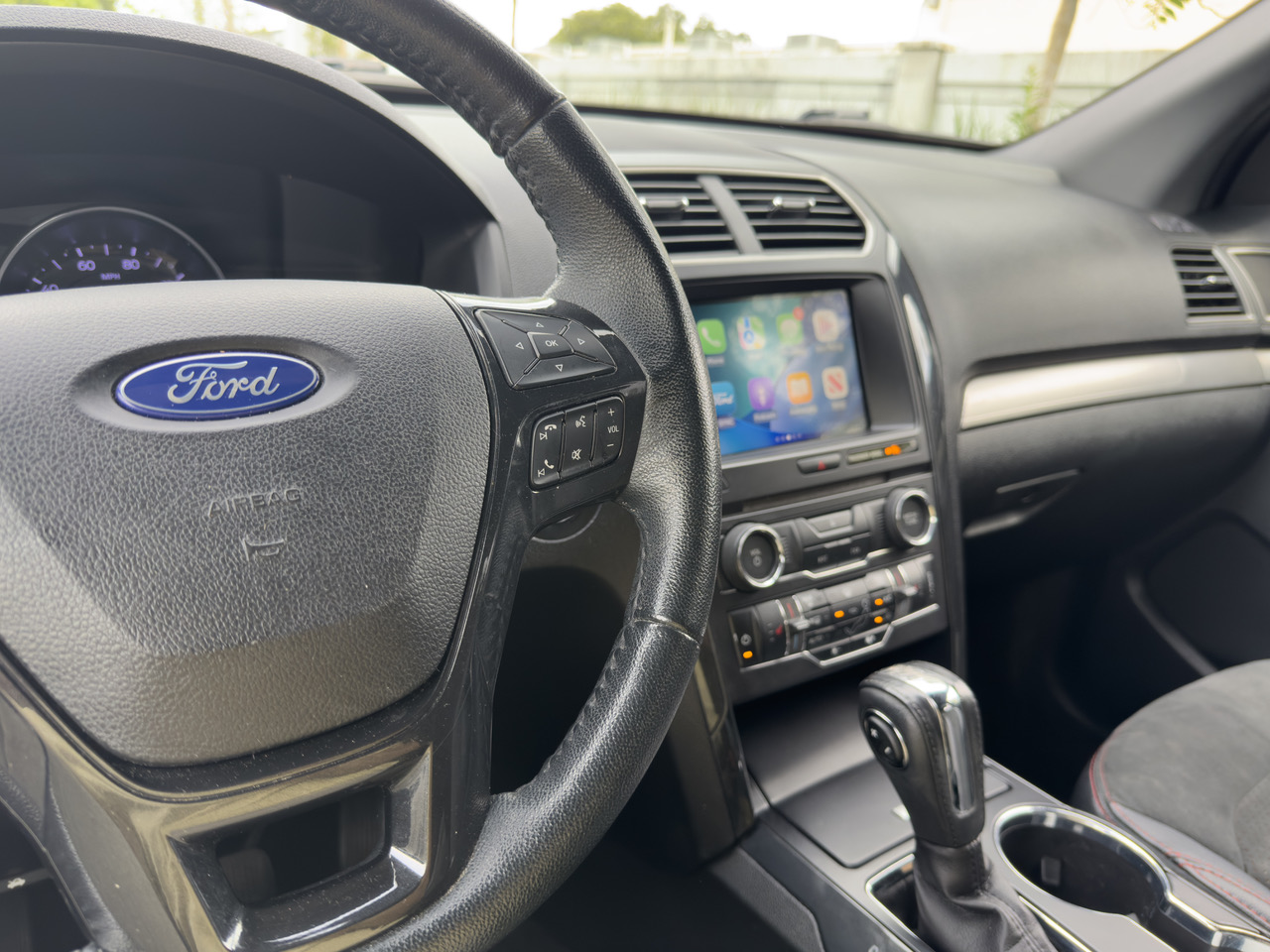 Used 2018 Ford Explorer XLT w/ Equipment Group 202A FWD image 12