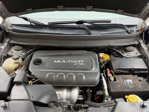 Used 2016 Jeep Cherokee Latitude w/ Comfort/Convenience Group FWD image 21
