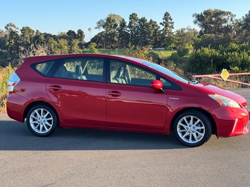 Used 2012 Toyota Prius V Five FWD image 5