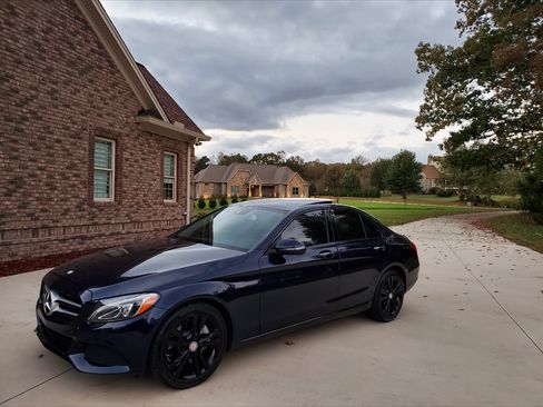 Used 2017 Mercedes-Benz C 300 Sedan image 4