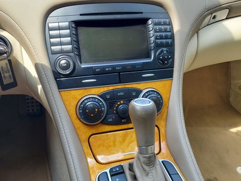 Used 2007 Mercedes-Benz SL 550 image 2