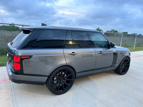 Used 2019 Land Rover Range Rover Supercharged image 2