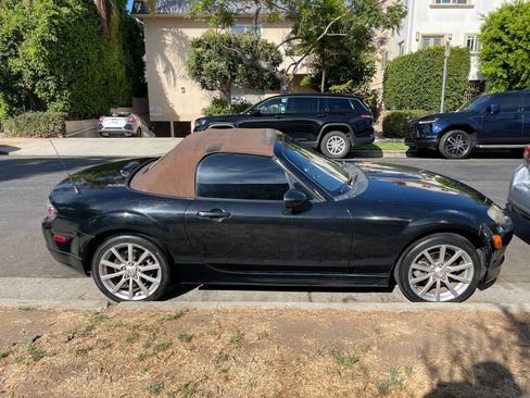 Used 2006 MAZDA MX-5 Miata Grand Touring w/ Premium Pkg RWD image 8