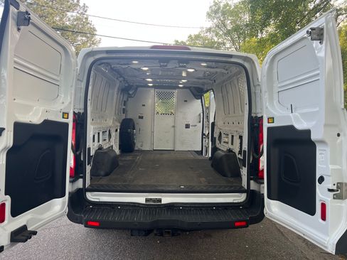Used 2017 Ford Transit 350 148 Low Roof RWD image 4