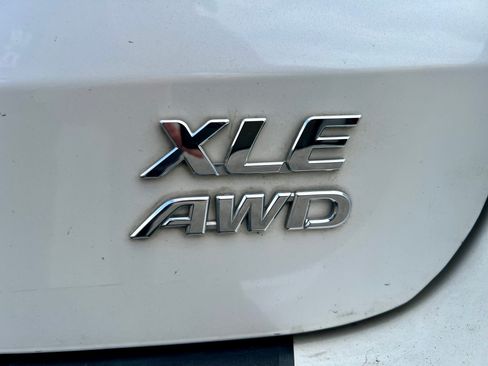 Used 2018 Toyota Sienna XLE image 9