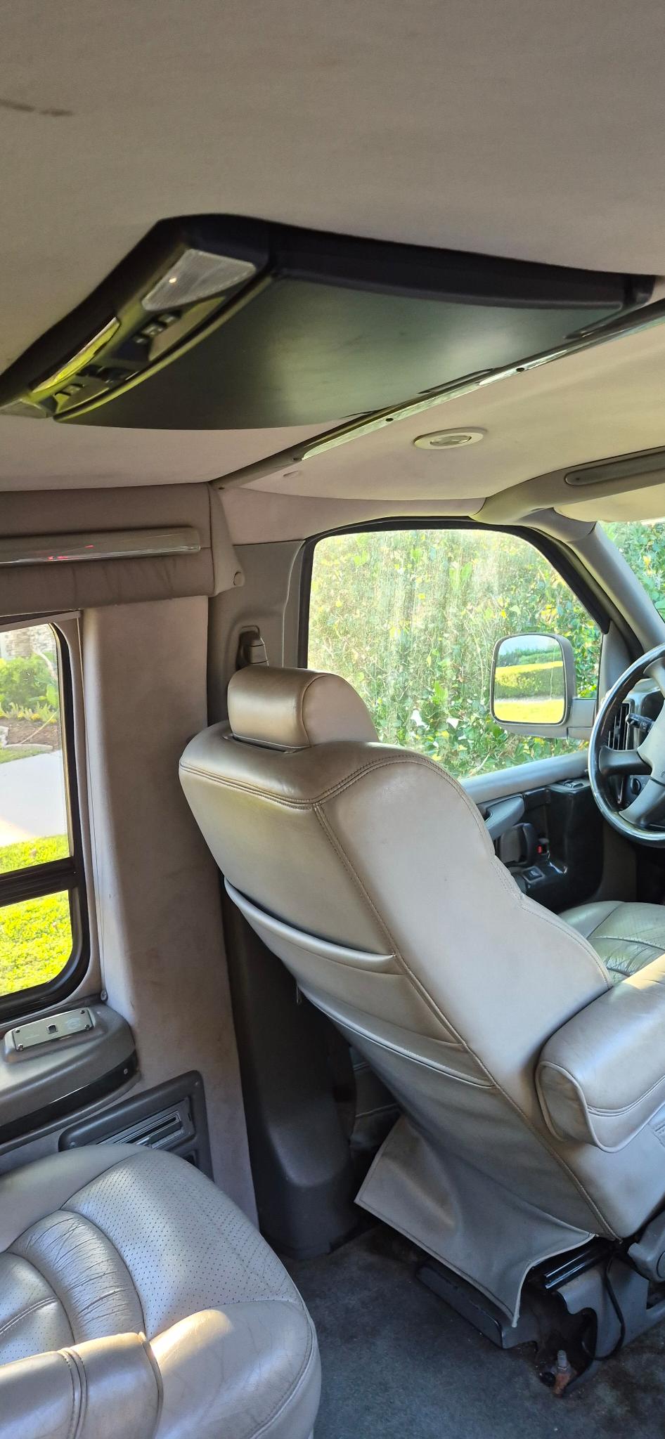 Used 2005 Chevrolet Express 2500 Extended w/ Preferred Equipment Group RWD image 9