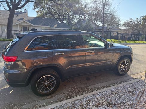 Used 2017 Jeep Grand Cherokee Limited w/ Luxury Group II image 5