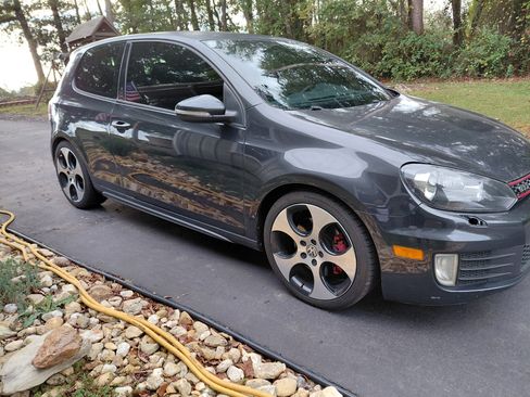 Used 2011 Volkswagen Golf 2-Door image 4