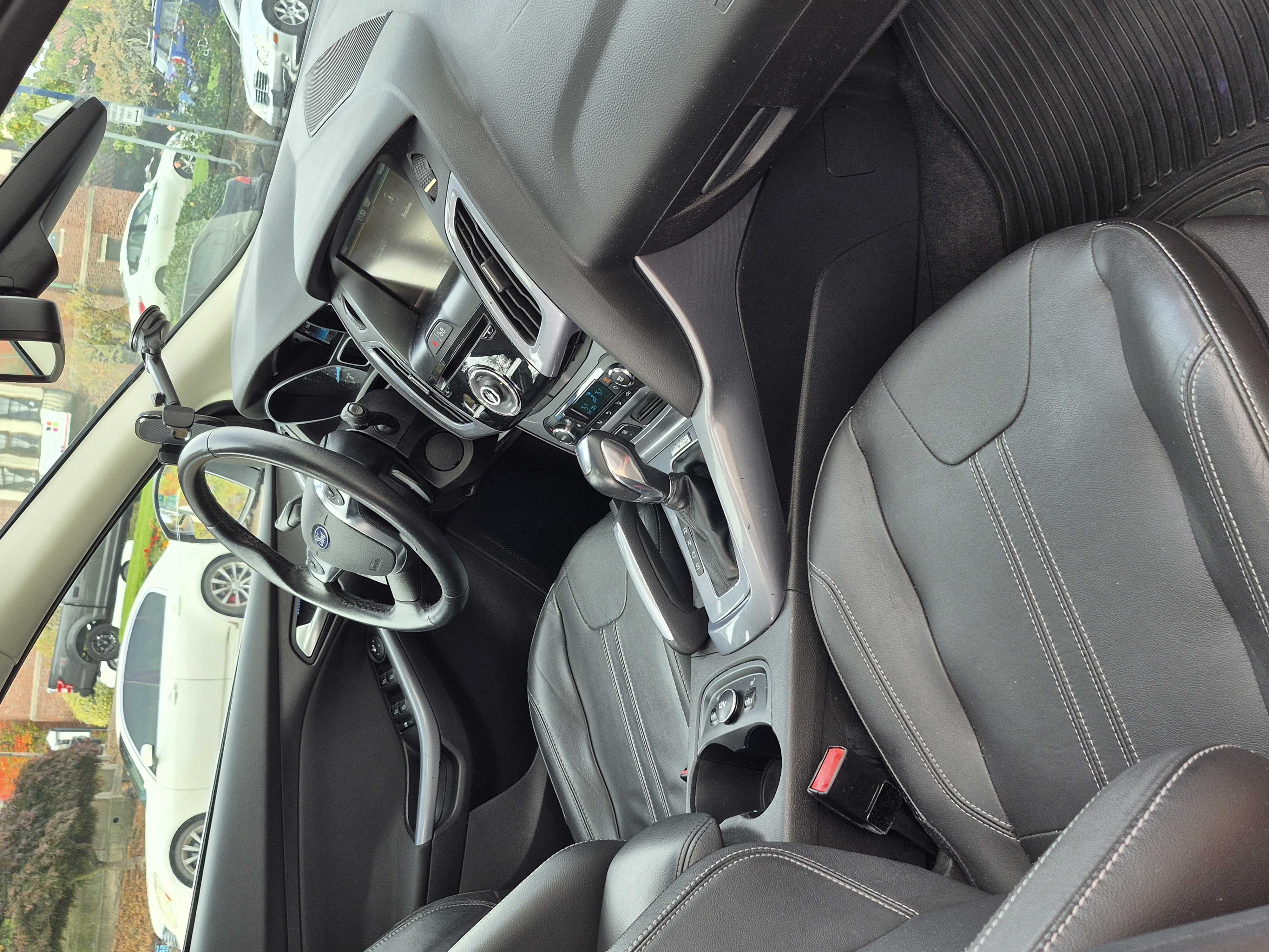 Used 2012 Ford Focus Titanium FWD image 13