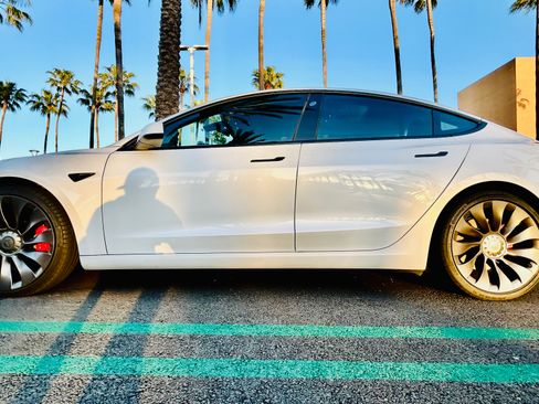 Used 2021 Tesla Model 3 Performance image 9