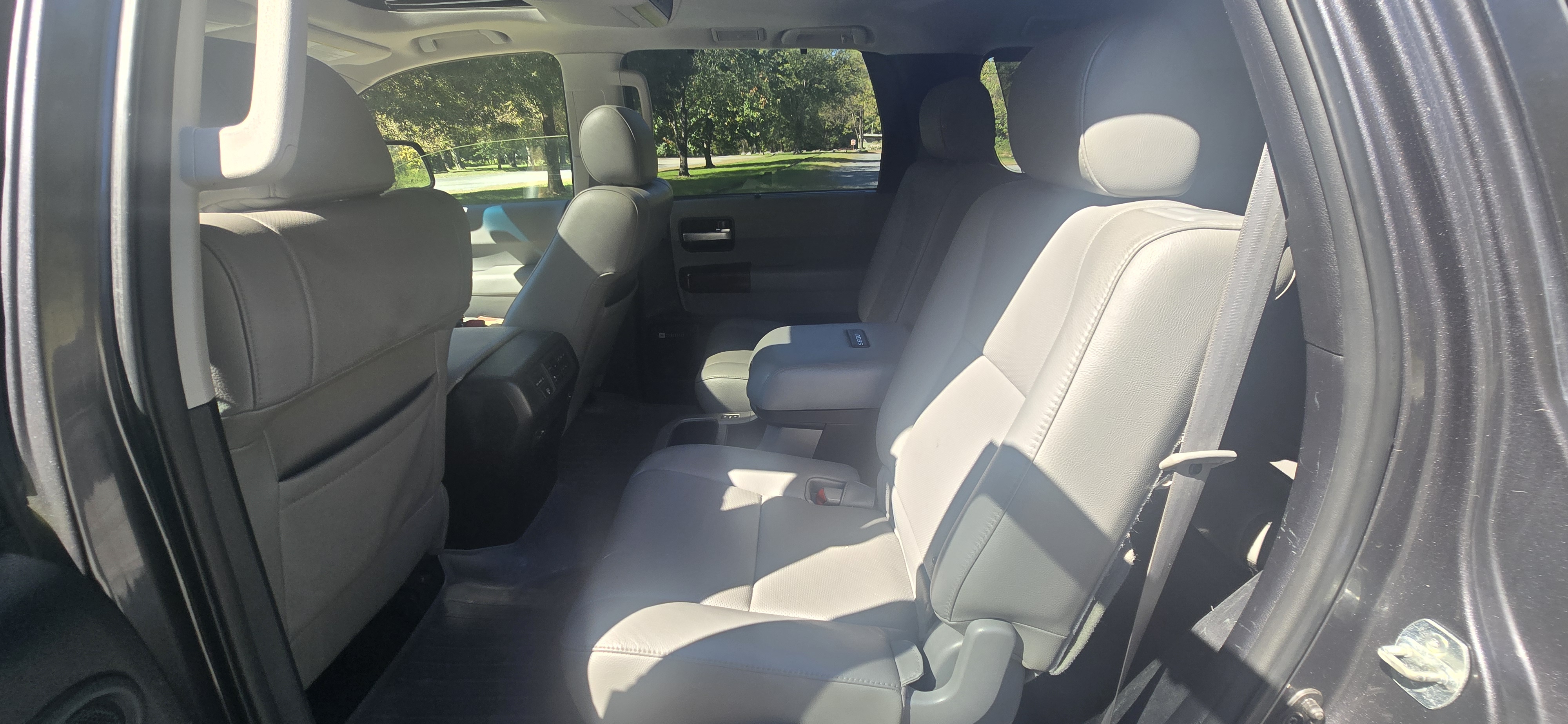 Used 2013 Toyota Sequoia Platinum RWD image 18