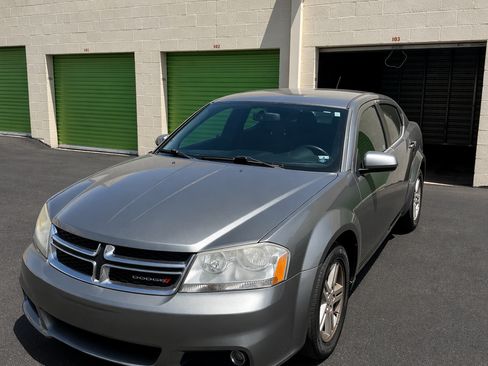 Used 2013 Dodge Avenger SXT image 1
