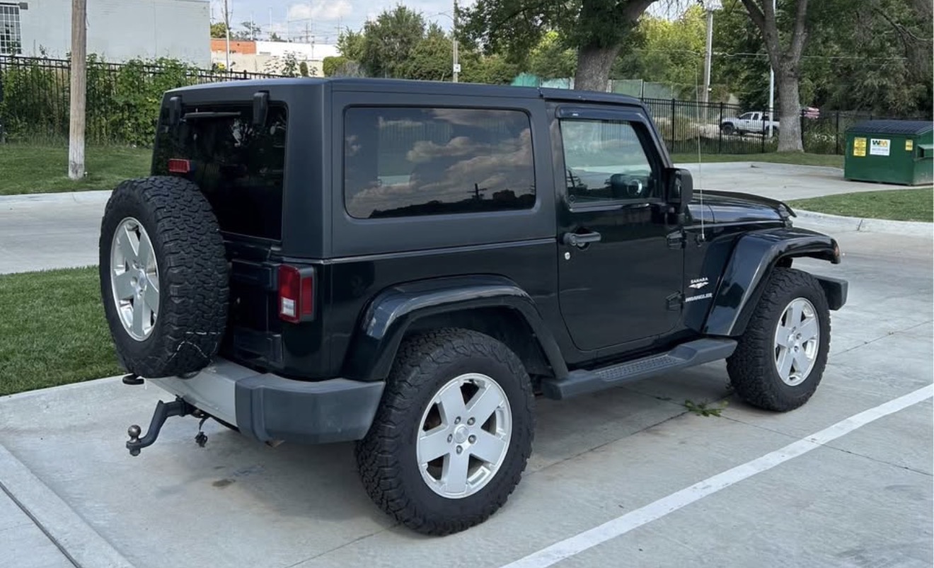Used 2012 Jeep Wrangler Sahara w/ Connectivity Group AWD/4WD image 6