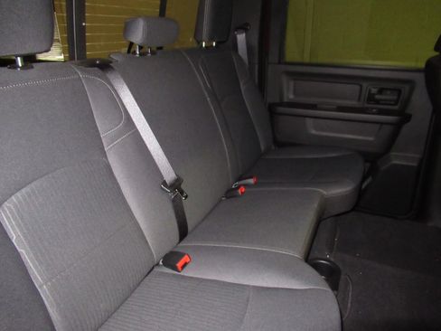 Used 2024 RAM 2500 Tradesman w/ Chrome Appearance Group image 21