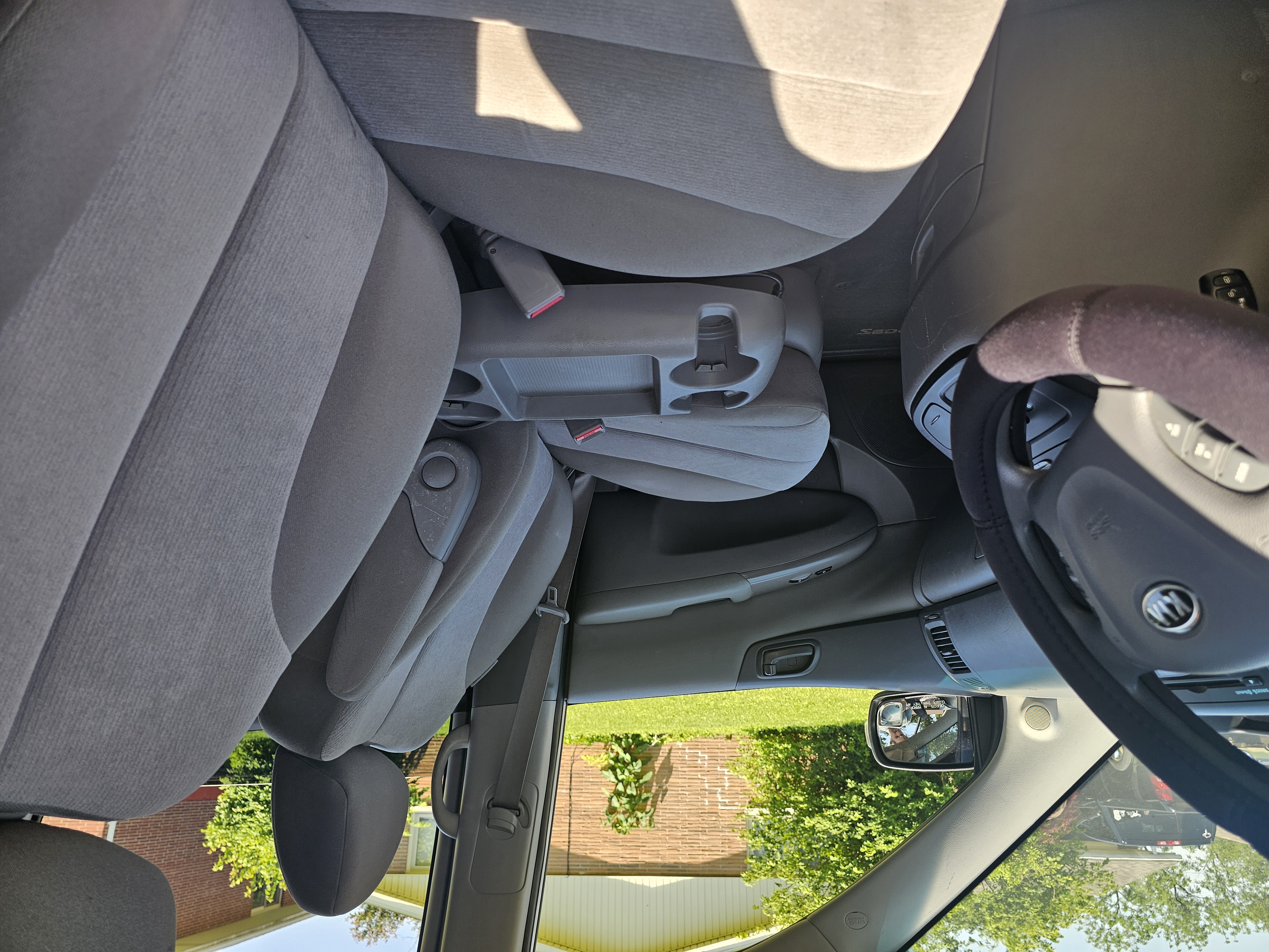 Used 2012 Kia Sedona LX FWD image 6