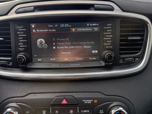 Used 2017 Kia Sorento SX image 6