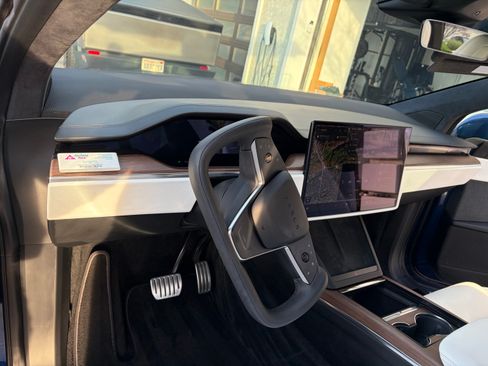 Used 2022 Tesla Model X image 12