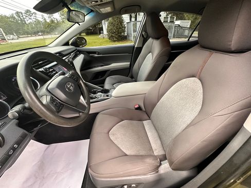 Used 2019 Toyota Camry LE FWD image 25