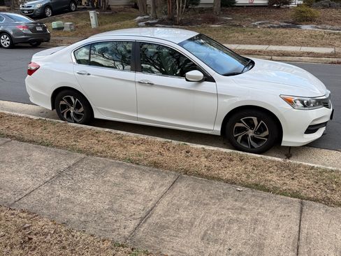 Used 2017 Honda Accord LX image 1