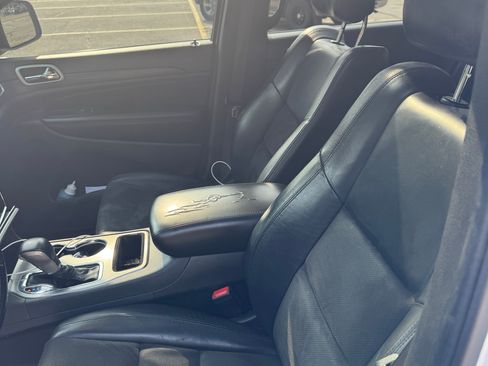 Used 2021 Jeep Grand Cherokee Laredo X RWD image 8