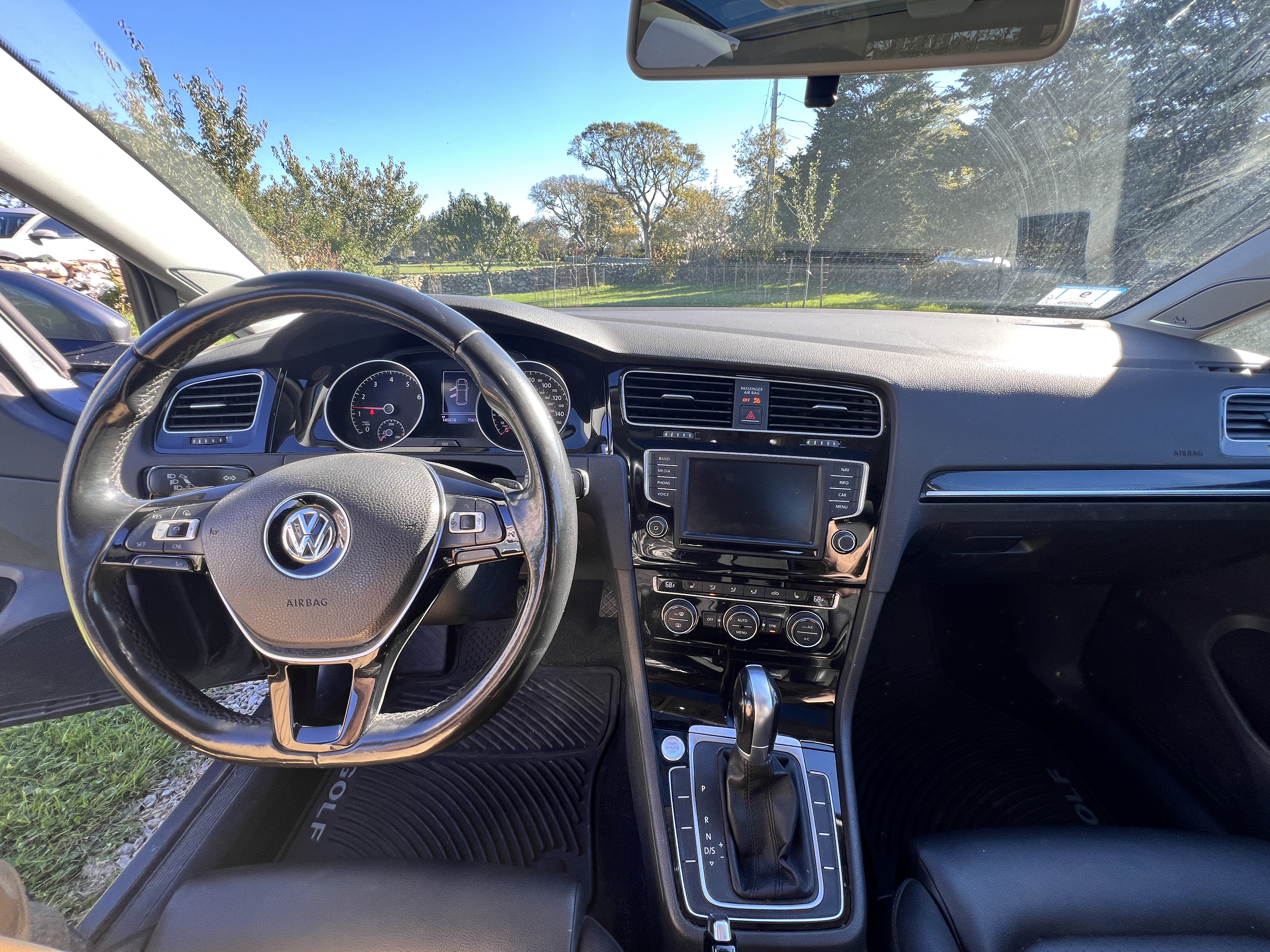 Used 2017 Volkswagen Golf SEL FWD image 14