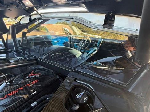 Used 2021 Chevrolet Corvette Stingray Premium Cpe w/ Z51 Performance Package RWD image 17