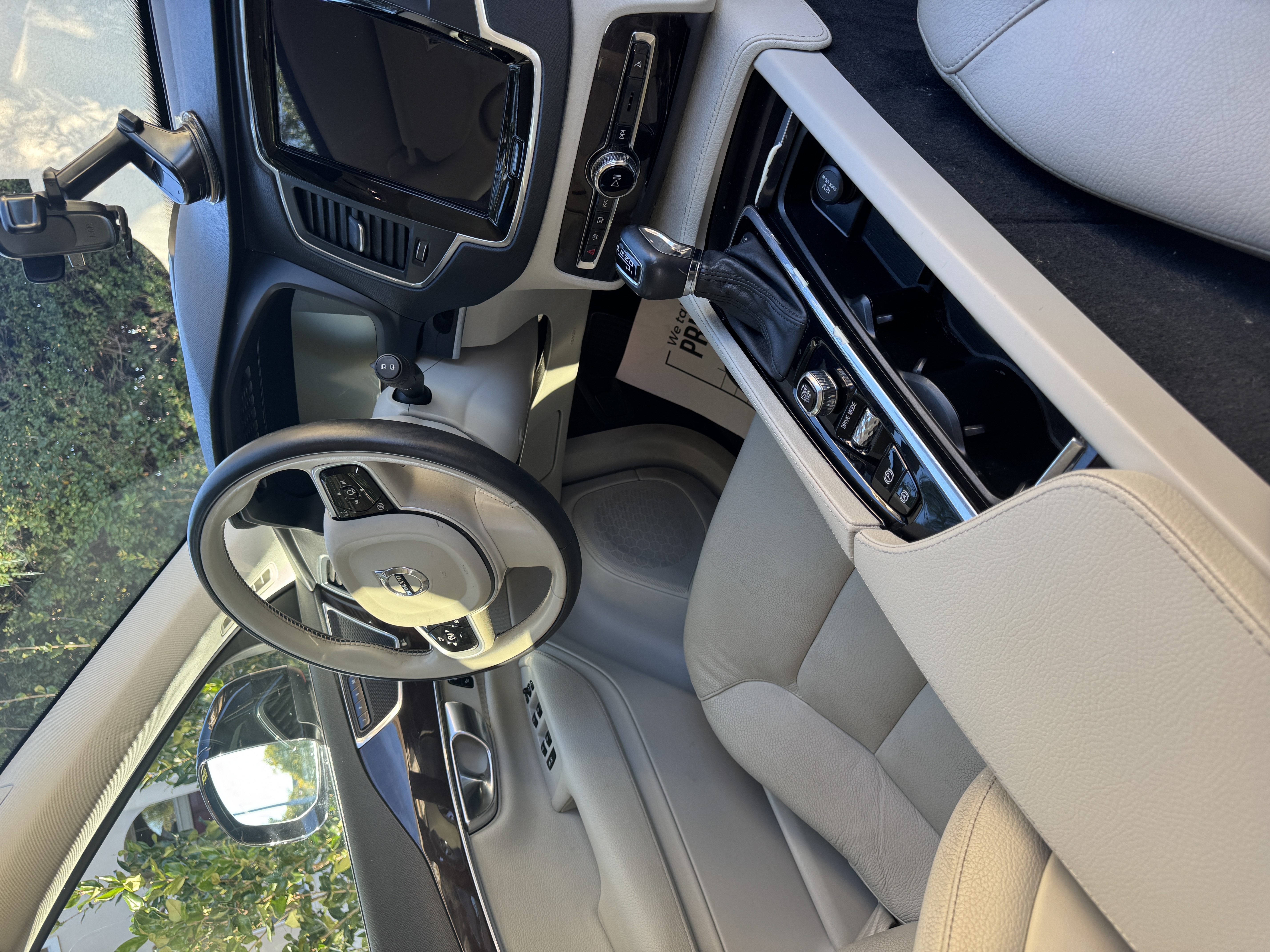 Used 2019 Volvo XC90 T5 Momentum w/ Advanced Package AWD/4WD image 12