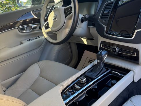 Used 2019 Volvo XC90 T5 Momentum w/ Advanced Package image 12