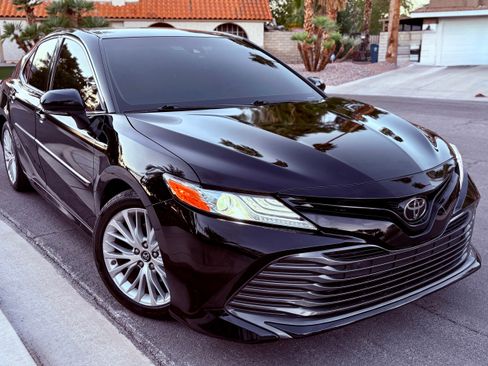 Used 2018 Toyota Camry XLE image 8