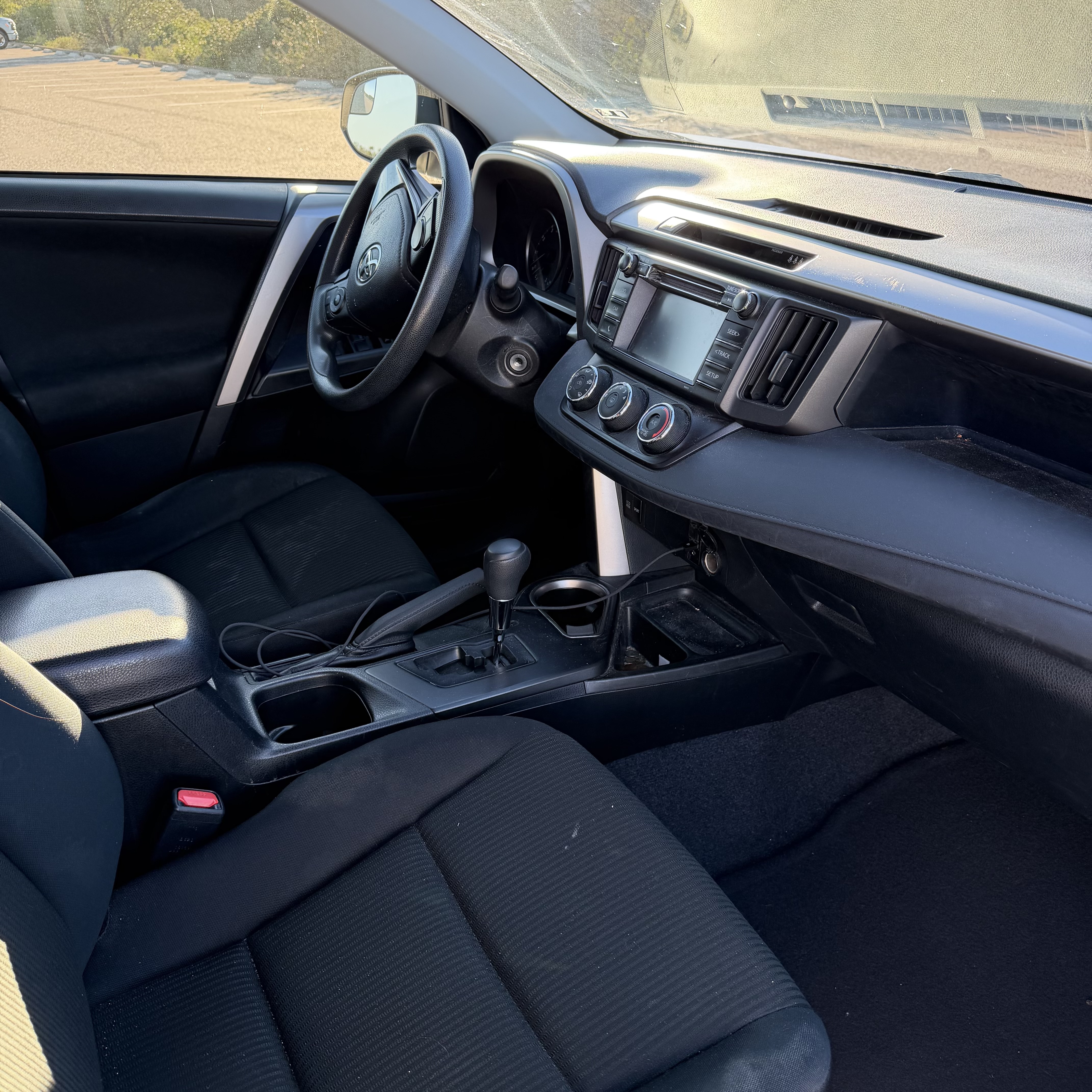 Used 2018 Toyota RAV4 LE w/ Carpet Mat Package FWD image 8