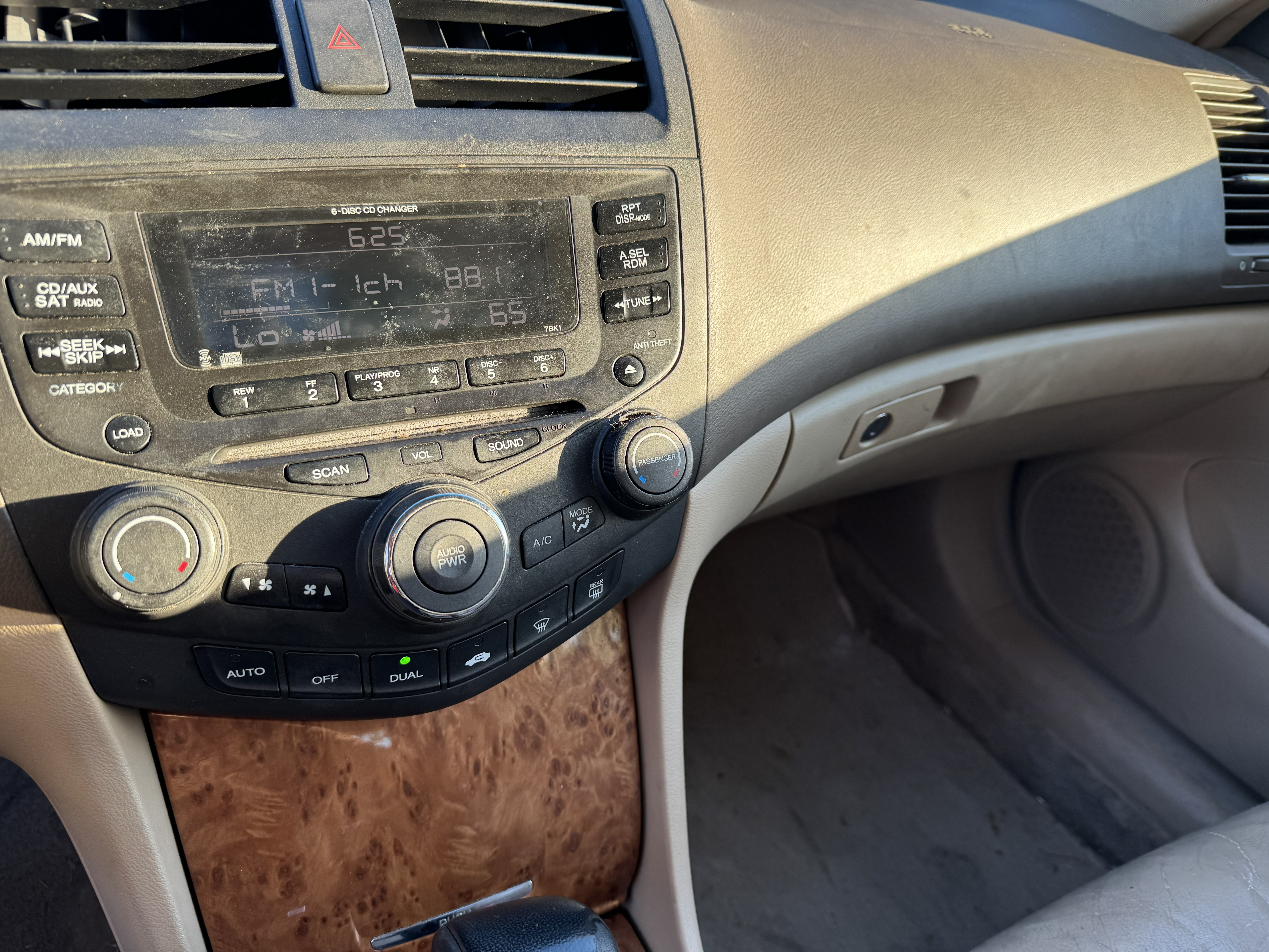 Used 2004 Honda Accord EX image 10