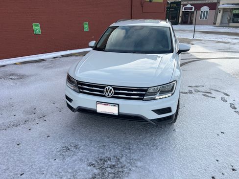 Used 2021 Volkswagen Tiguan SE image 9