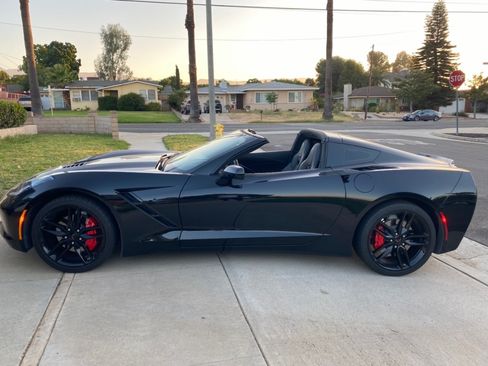 Used 2019 Chevrolet Corvette Stingray Coupe w/ 3LT Preferred Equipment Group image 1