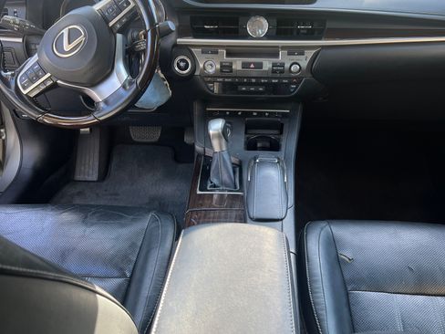 Used 2016 Lexus ES 300h w/ Luxury Package w/Wood Trim FWD image 13