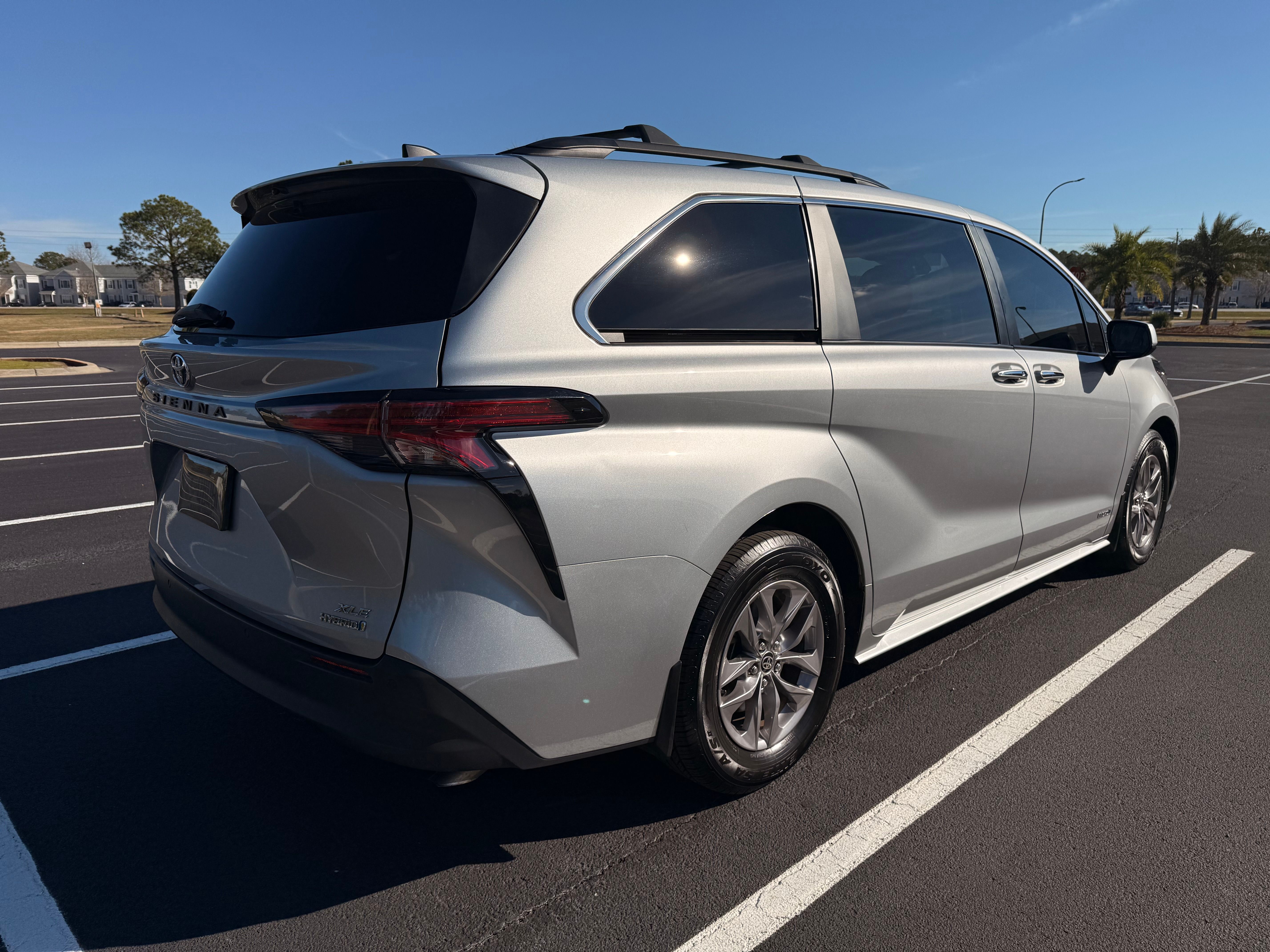 Used 2021 Toyota Sienna XLE w/ XLE Plus Package FWD image 8
