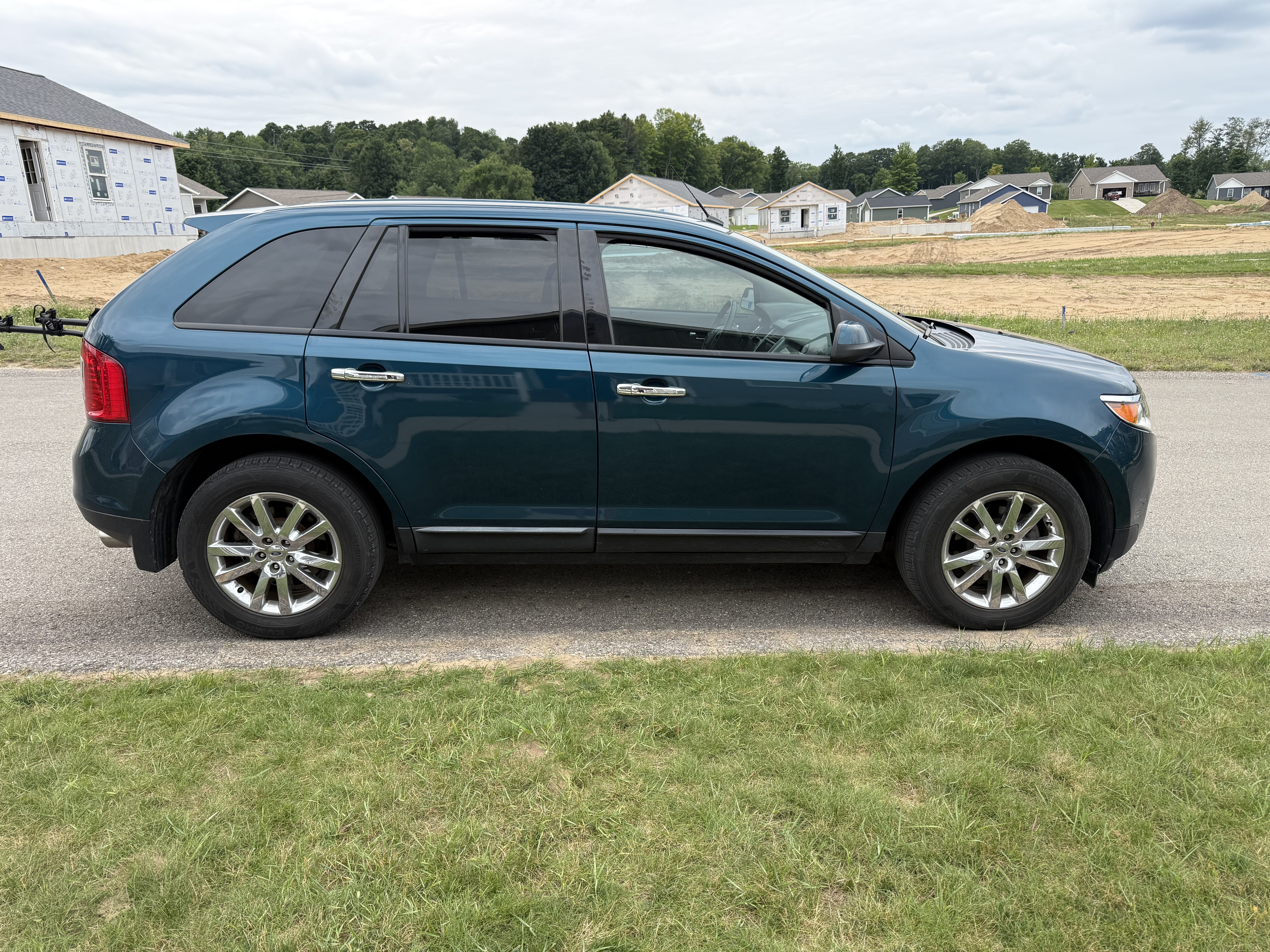 Used 2011 Ford Edge SEL w/ 201A Rapid Spec Order Code FWD image 4