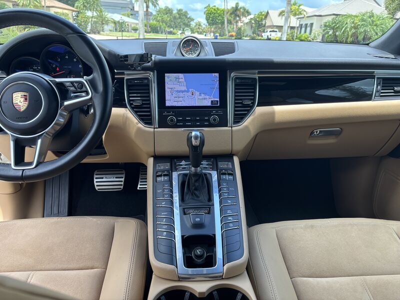Used 2018 Porsche Macan Sport Edition AWD/4WD image 9