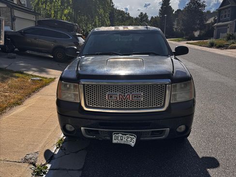 Used 2008 GMC Sierra 1500 Denali w/ Sun And Navigation Package AWD/4WD image 4