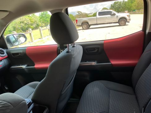 Used 2023 Toyota Tacoma SR5 w/ Technology Package image 4