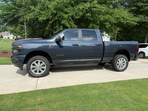 Used 2025 RAM 2500 Laramie AWD/4WD image 1