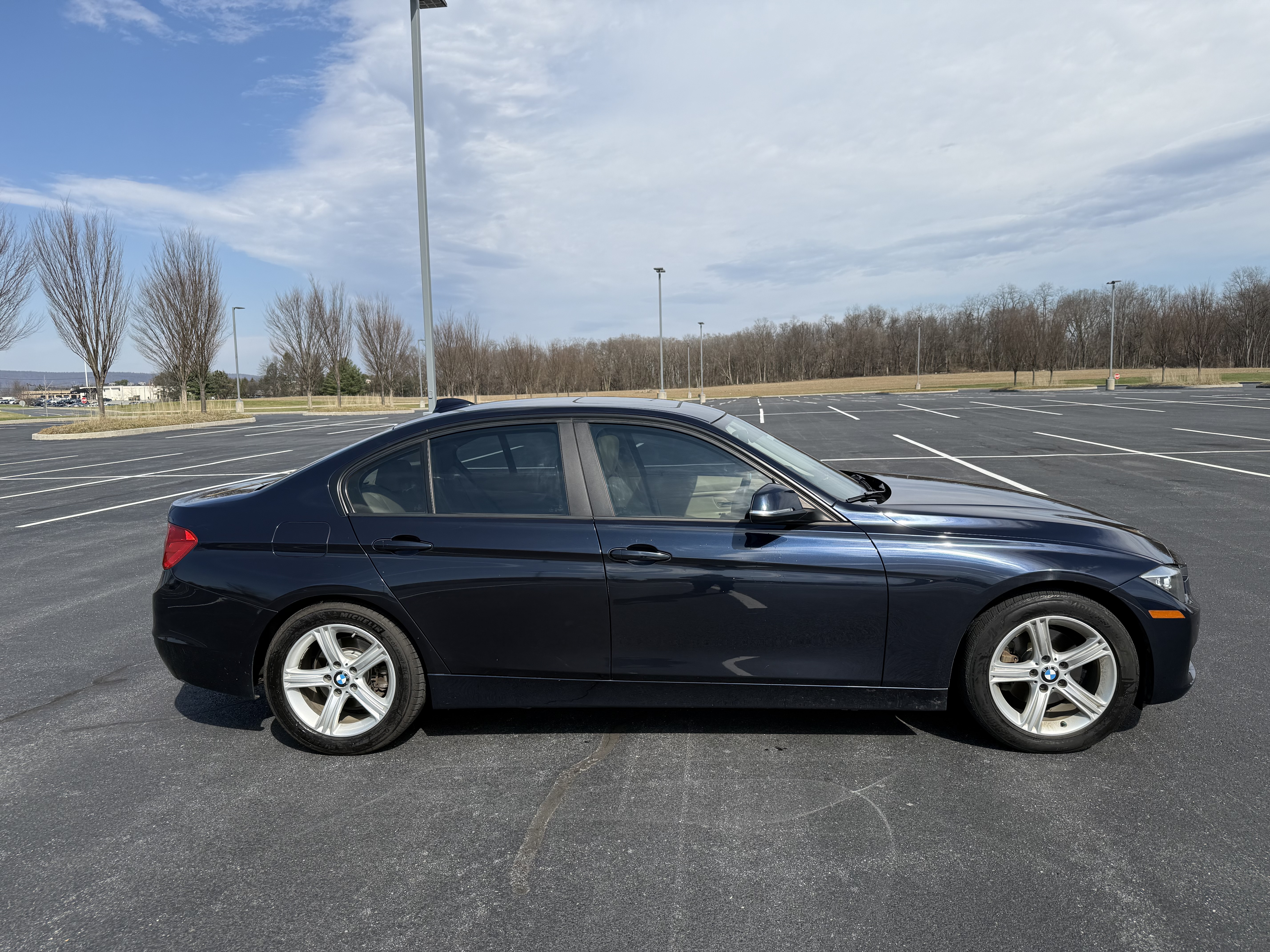 Used 2015 BMW 320i Sedan RWD image 4