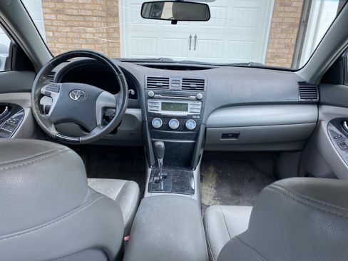 Used 2010 Toyota Camry LE FWD image 5